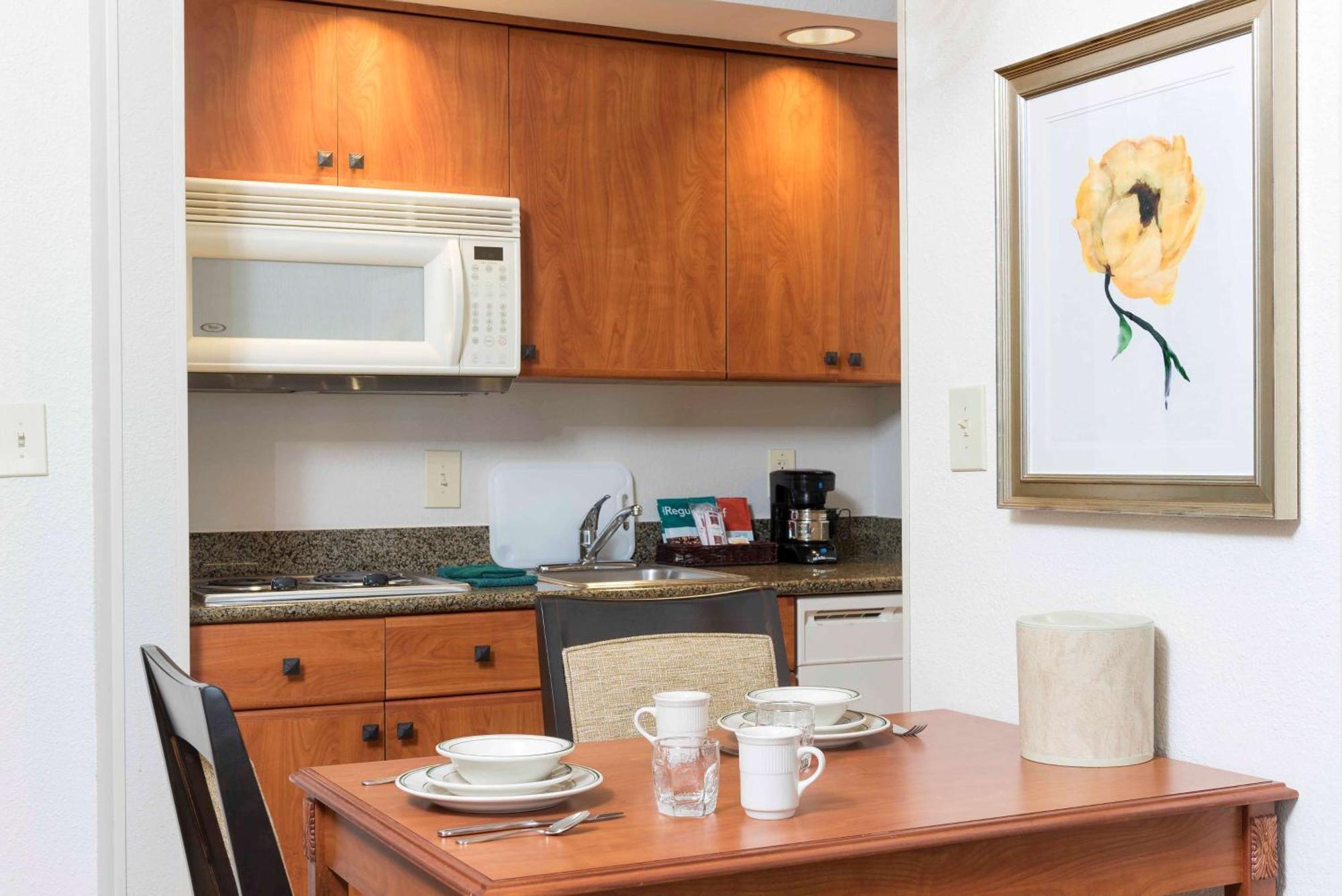 Homewood Suites By Hilton Indianapolis Airport / Плейнфийлд Екстериор снимка