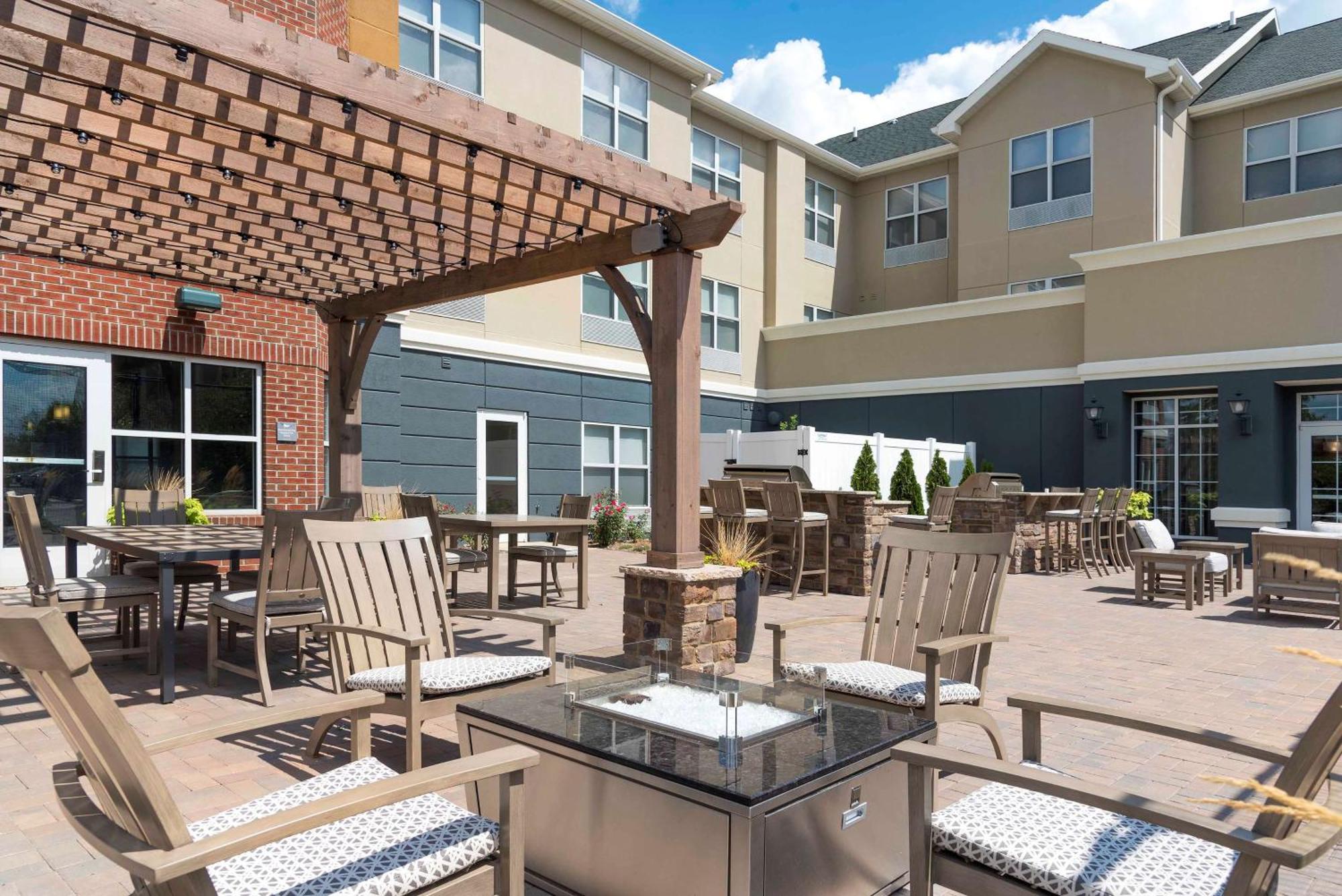 Homewood Suites By Hilton Indianapolis Airport / Плейнфийлд Екстериор снимка
