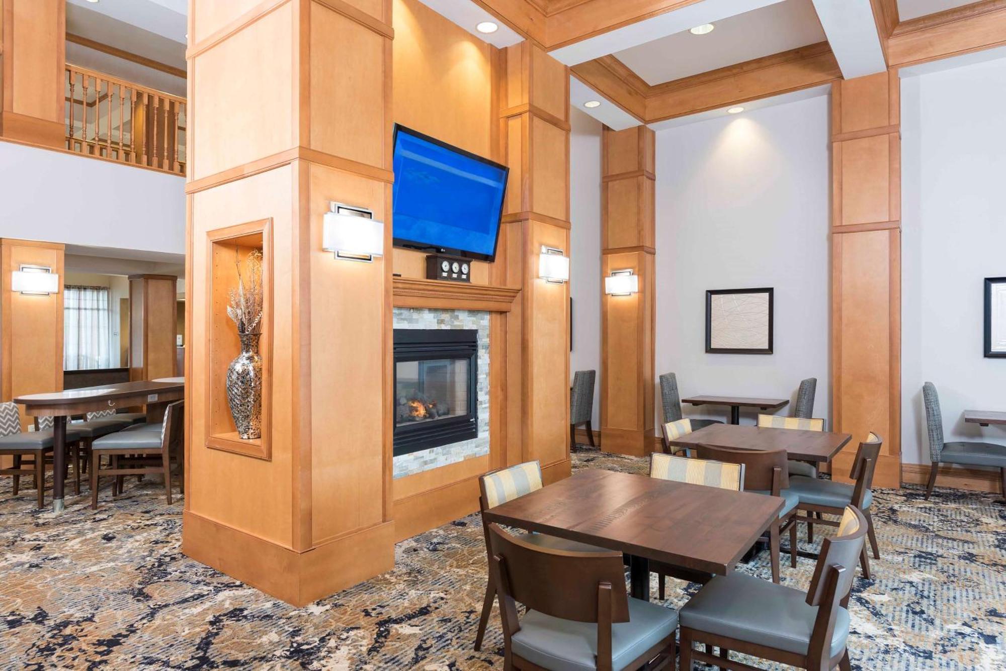 Homewood Suites By Hilton Indianapolis Airport / Плейнфийлд Екстериор снимка