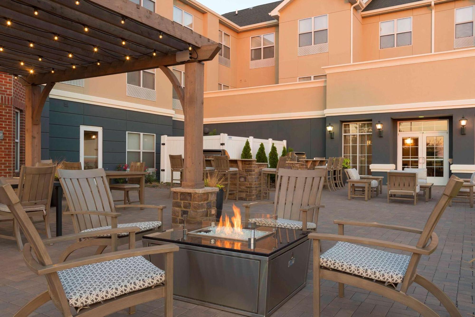 Homewood Suites By Hilton Indianapolis Airport / Плейнфийлд Екстериор снимка